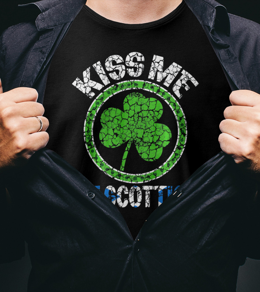 Kiss Me I'm Scottish Shamrock St Patricks Day T-Shirt