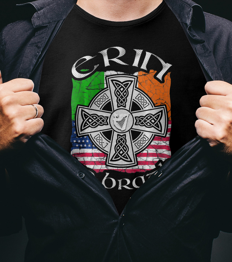 Erin Go Bragh Celtic Cross Irish US Flag St. Patrick's Day T-Shirt