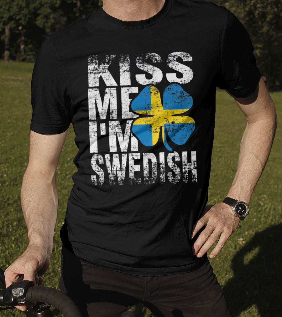 Kiss Me I'm Swedish St Patricks Day Shamrock Swedish Flag Motif T-Shirt
