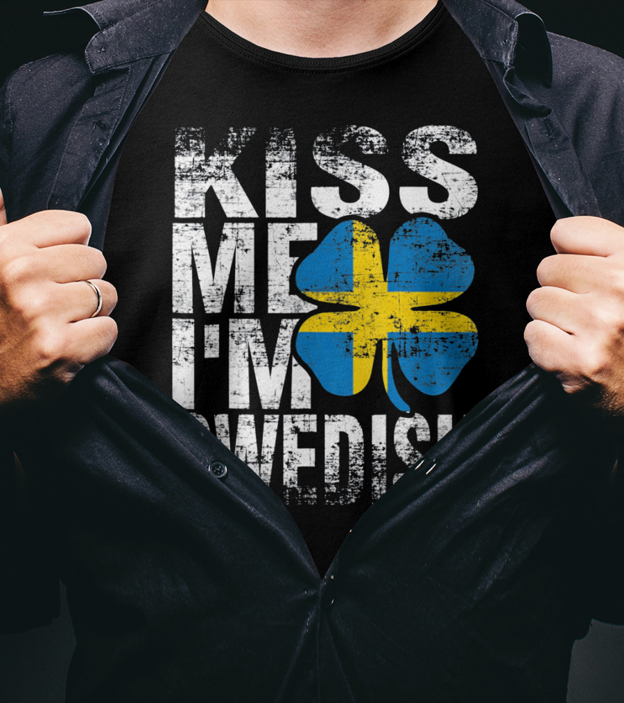 Kiss Me I'm Swedish St Patricks Day Shamrock Swedish Flag Motif T-Shirt