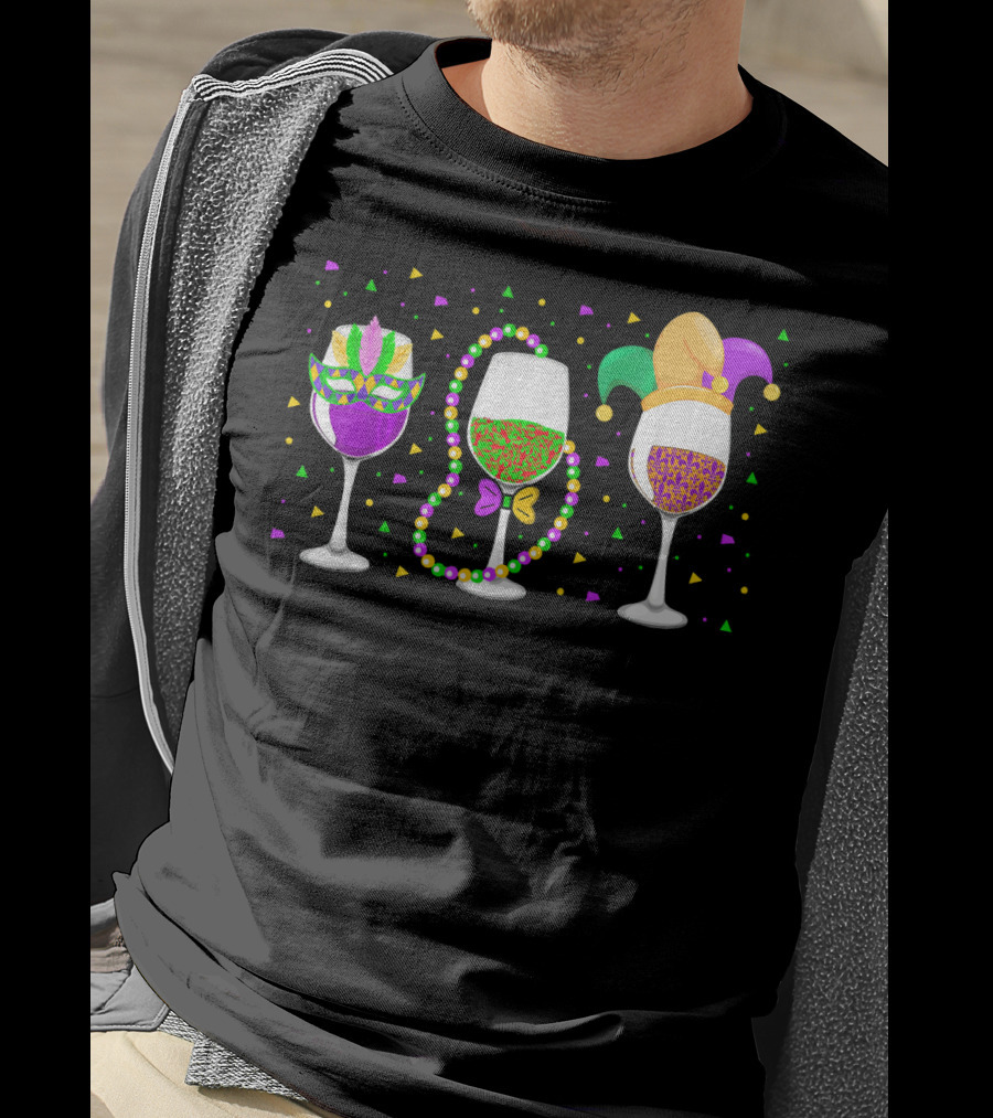 Pour Me Something Mister Funny Mardi Gras Wine Glasses Jester Beads Mask T-Shirt
