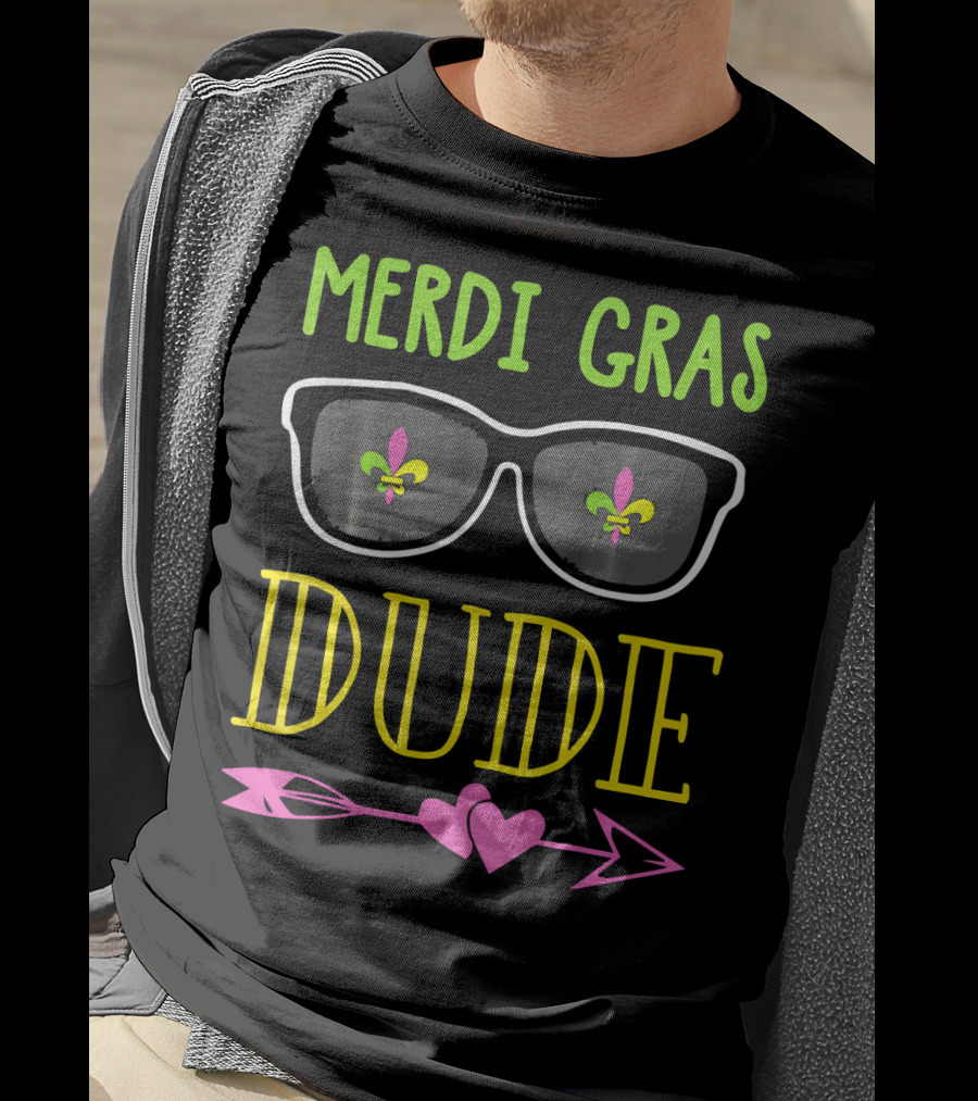 Mardi Gras Dude New Orleans Glasses Fleur De Lis Hearts Arrow T-Shirt