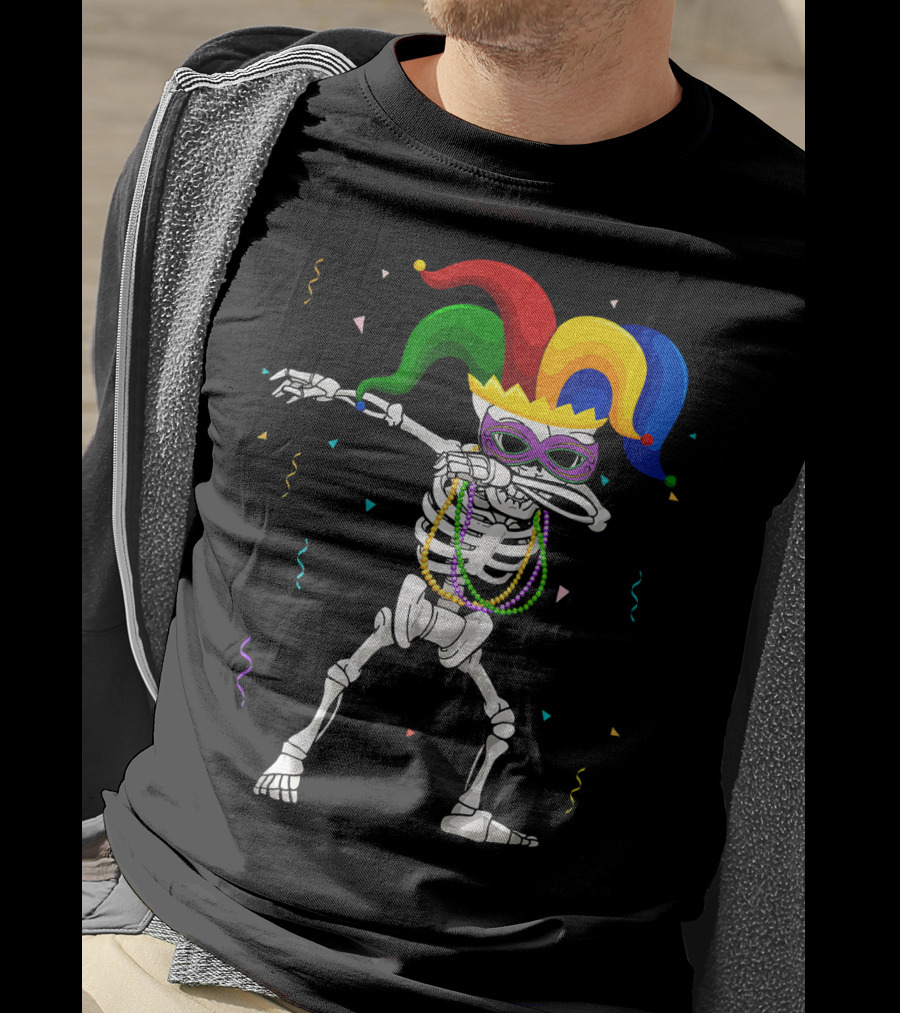 Skeleton Mardi Gras Jester Mask Dabbing With Beads And Confetti T-Shirt
