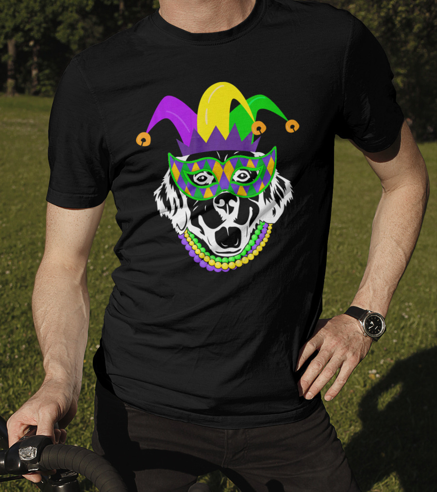 Mardi Gras Jester Hat Golden Retriever Beads Mask T-Shirt
