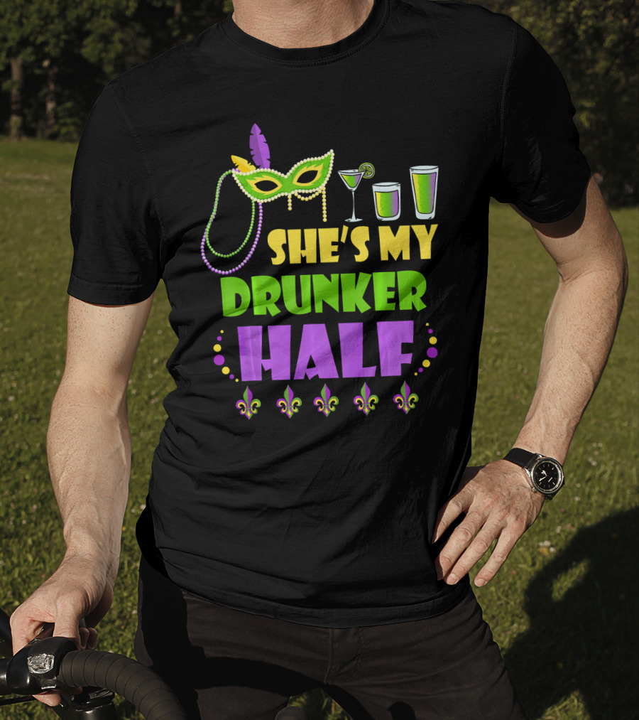 She's My Drunker Half Mardi Gras Mask Beads Cocktails Fleur De Lis T-Shirt