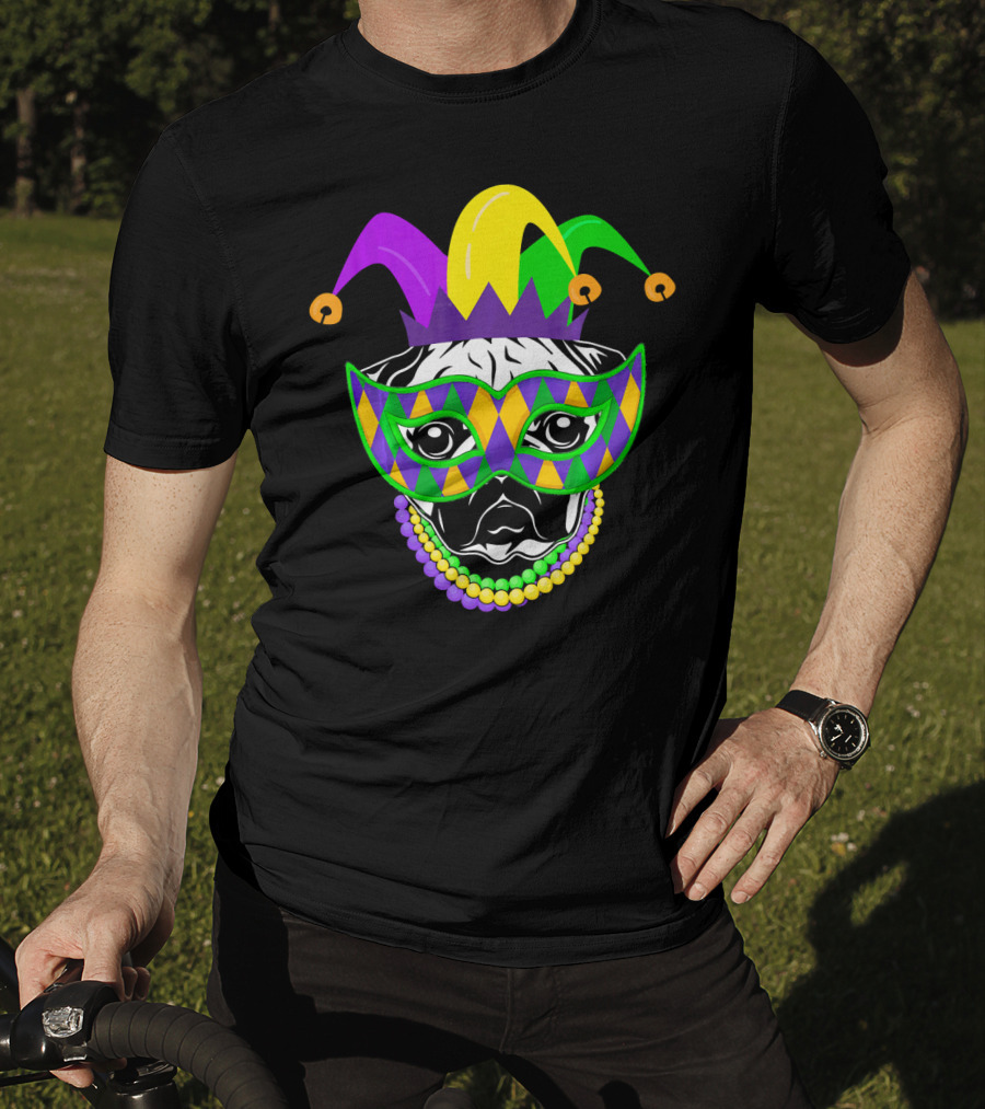 Mardi Gras Jester Pug Mask Beads Dogs Lovers T-Shirt