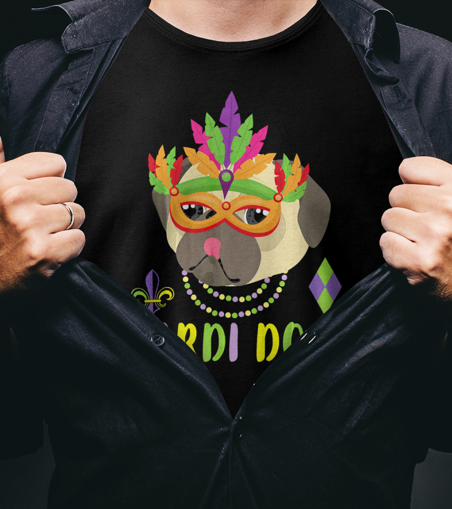 Pug Dog Mardi Gras Beads Mask Fleur De Lis Mardi Dogs Masquerade Costume T-Shirt