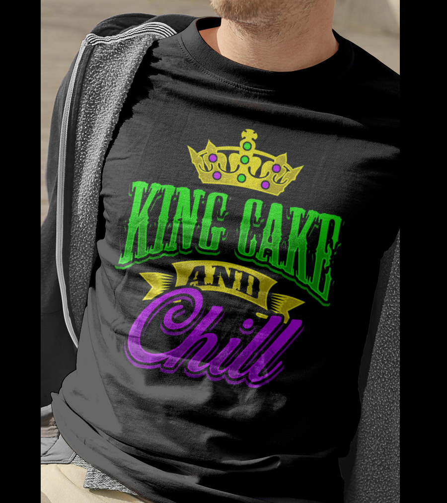 King Cake And Chill Mardi Gras Crown Celebratory T-Shirt