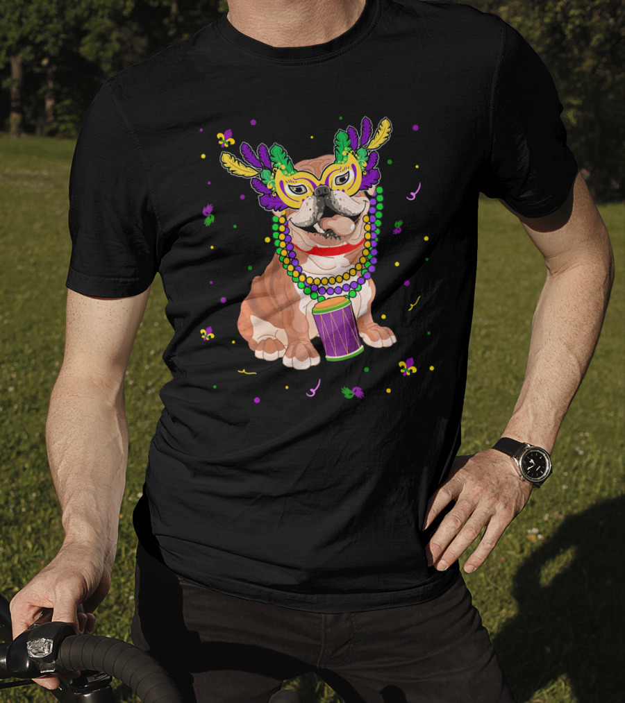 Cute Dog Mom Dog Dad English Bulldog Mardi Gras Beads And Mask T-Shirt