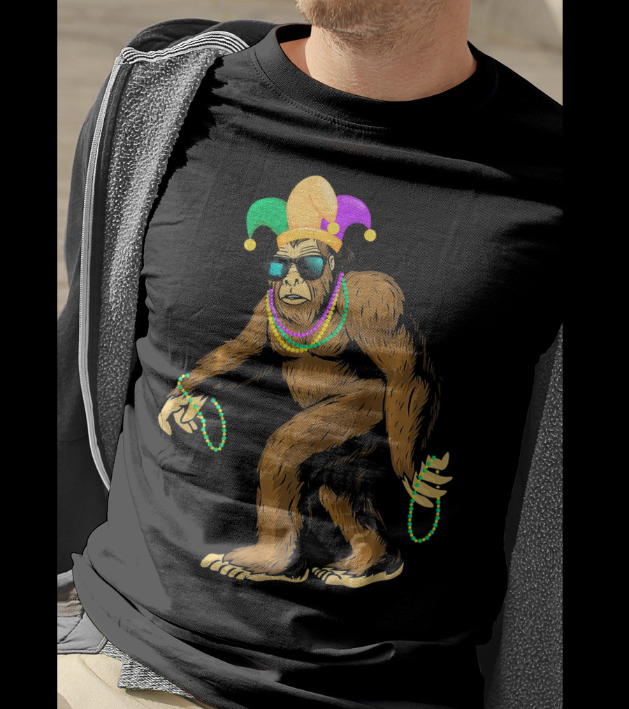 Mardi Gras Bigfoot Jester Bead Party T-Shirt