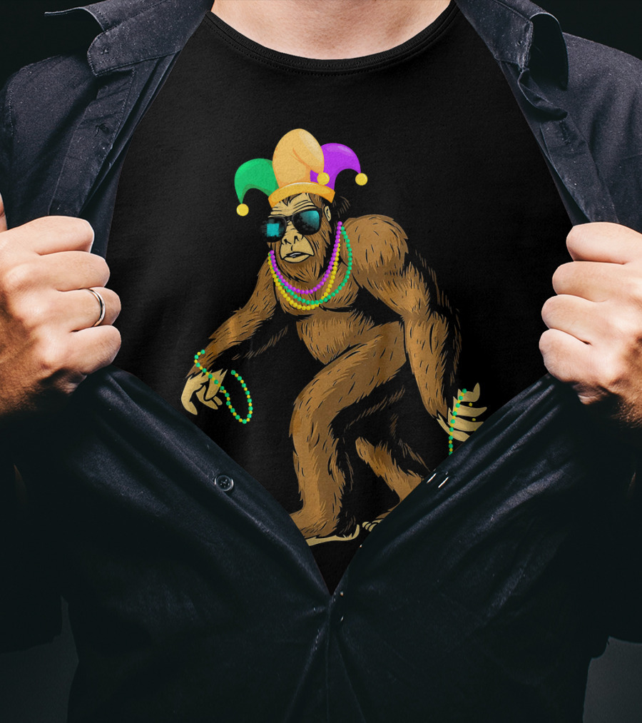 Mardi Gras Bigfoot Jester Bead Party T-Shirt