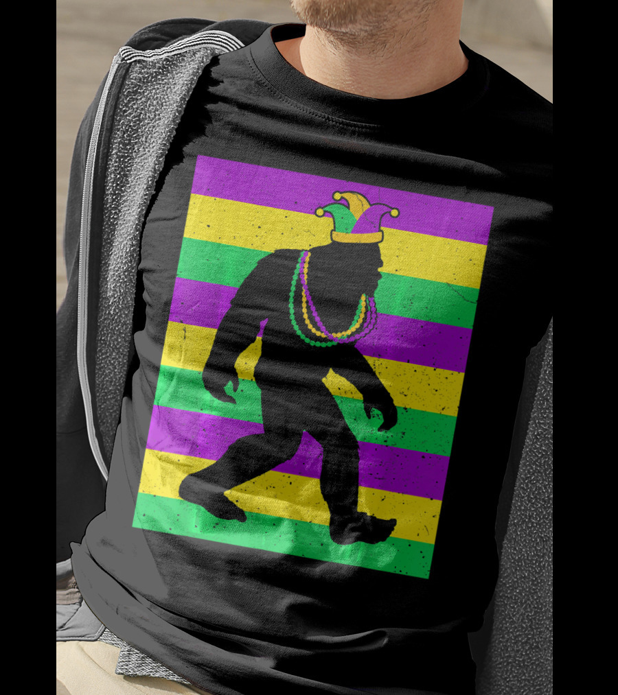 Bigfoot Sasquatch In Mardi Gras Jester Hat And Beads T-Shirt