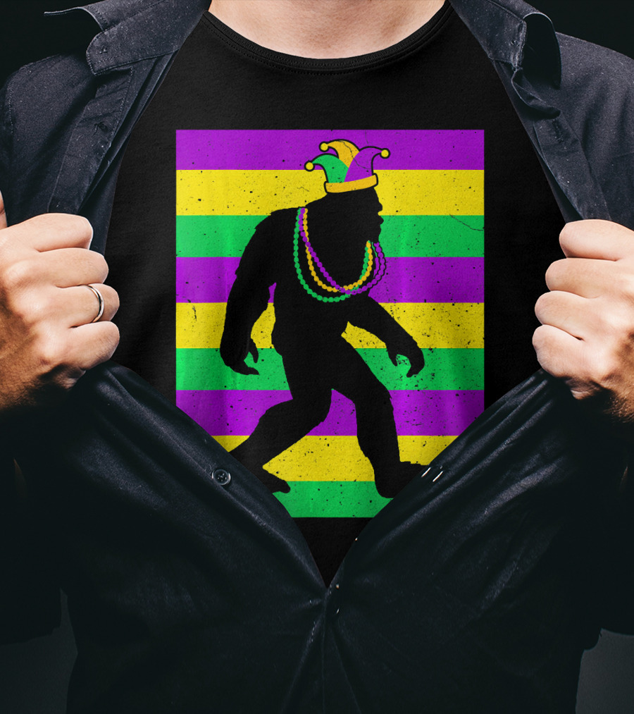 Bigfoot Sasquatch In Mardi Gras Jester Hat And Beads T-Shirt