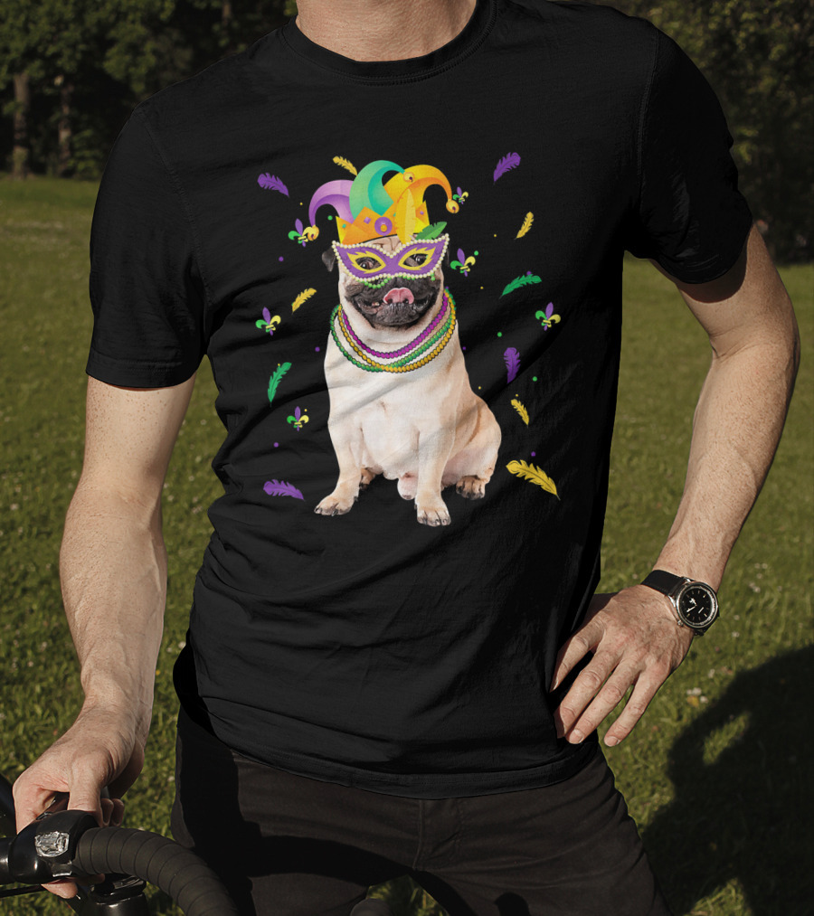 Mardi Gras Pug With Beads And Jester Mask T-Shirt