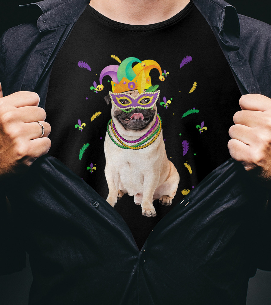 Mardi Gras Pug With Beads And Jester Mask T-Shirt