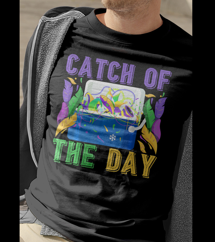 Catch Of The Day Funny Mardi Gras Beads Masks Crawfish T-Shirt