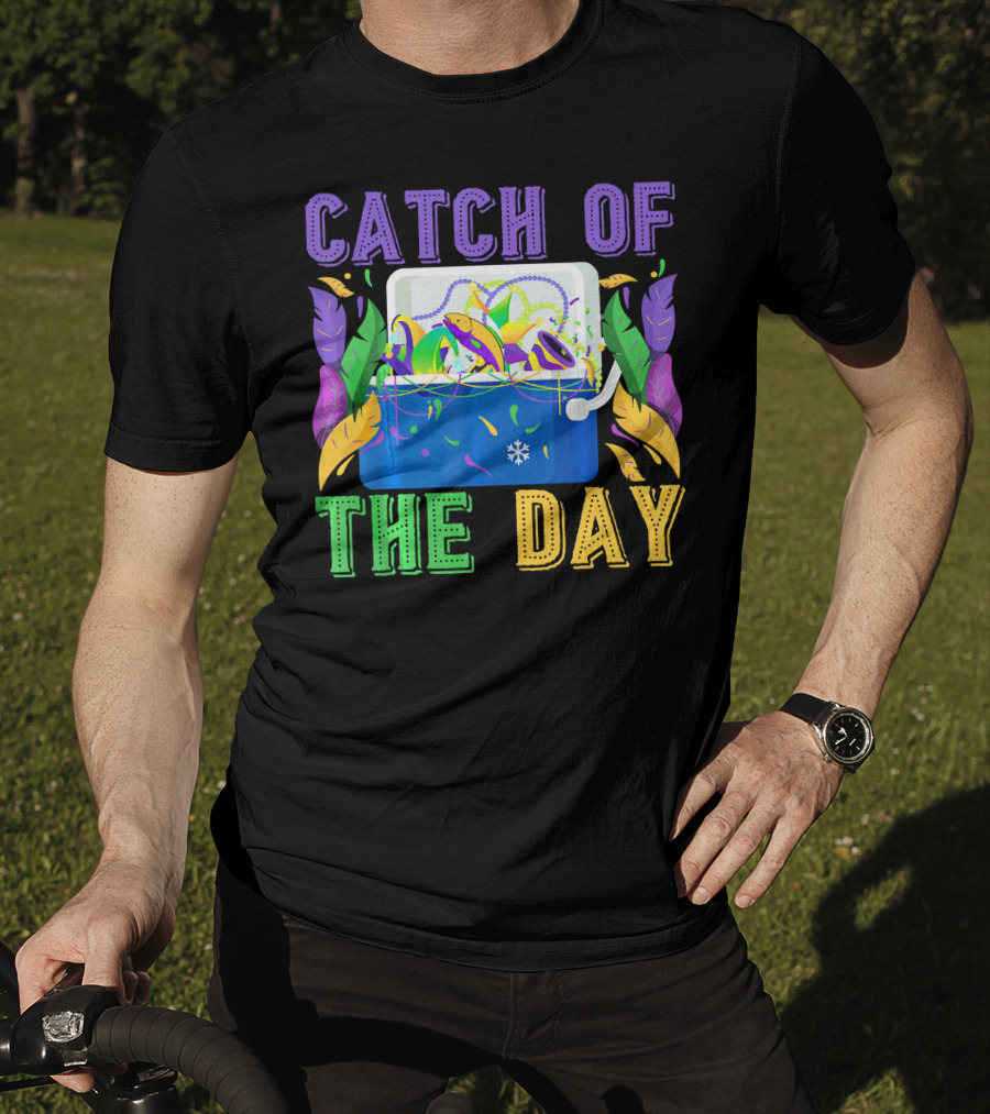 Catch Of The Day Funny Mardi Gras Beads Masks Crawfish T-Shirt