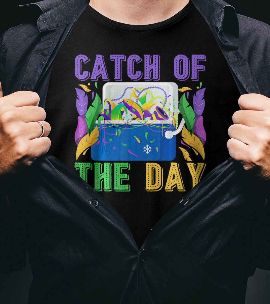 Catch Of The Day Funny Mardi Gras Beads Masks Crawfish T-Shirt