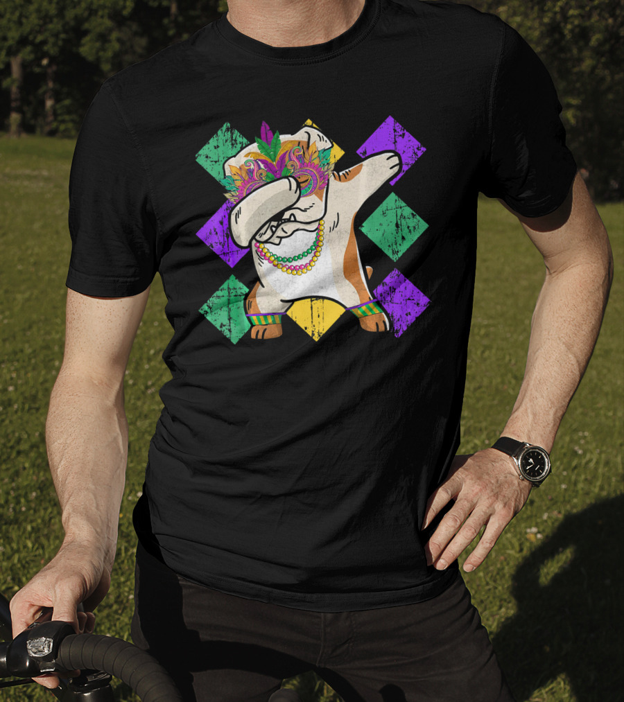Funny BullDog Dabbing With Mardi Gras Mask And Beads On Colorful Diamond Background T-Shirt