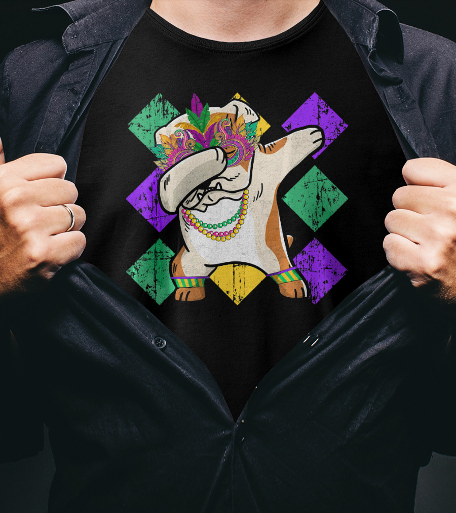 Funny BullDog Dabbing With Mardi Gras Mask And Beads On Colorful Diamond Background T-Shirt