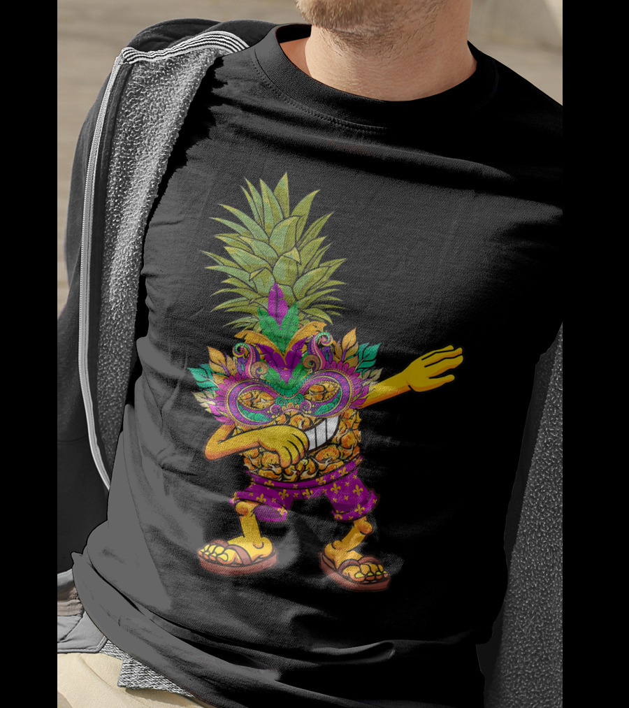 Funny Pineapple Wearing Mardi Gras Mask Dabbing Pose T-Shirt
