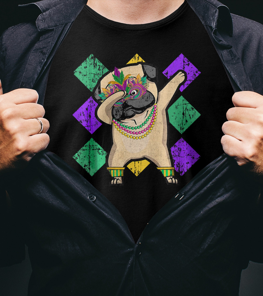Funny Pug Dabbing Wearing Mardi Gras Beads And Mask With Colorful Diamond T-Shirt