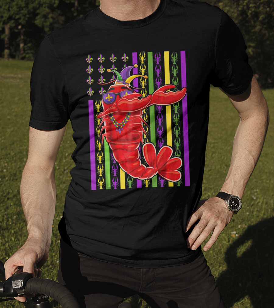 Funny Mardi Gras Crawfish Dabbing Americ Jester Hat Beads Fleur-de-Lis Stripes T-Shirt