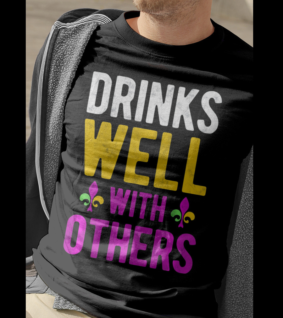 Drinks Well With Others Mardi Gras Fleur-de-Lis Symbols T-Shirt