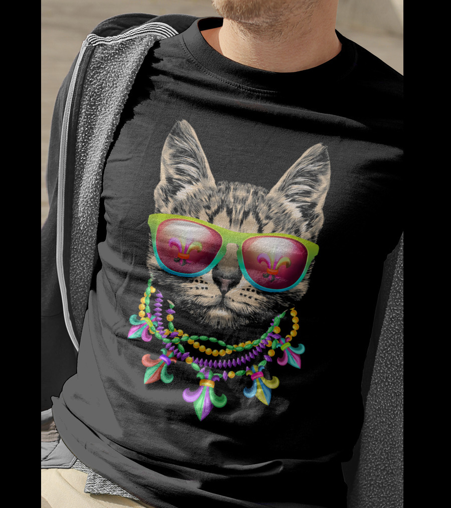 Mardi Gras New Orleans Cat Wearing Funny Fleur-de-Lis Beads And Mask T-Shirt