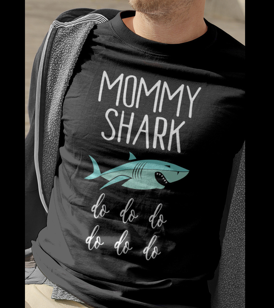 Mommy Shark Do Do Do Pregnancy Announcement T-Shirt