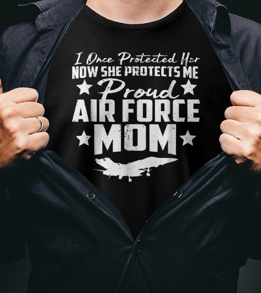 Proud Air Force Mom I Once Protected Her Now She Protects Me T-Shirt