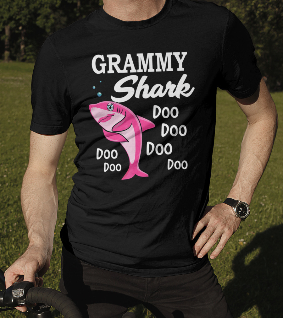 Grammy Shark Doo Doo Doo Grandma Hall T-Shirt