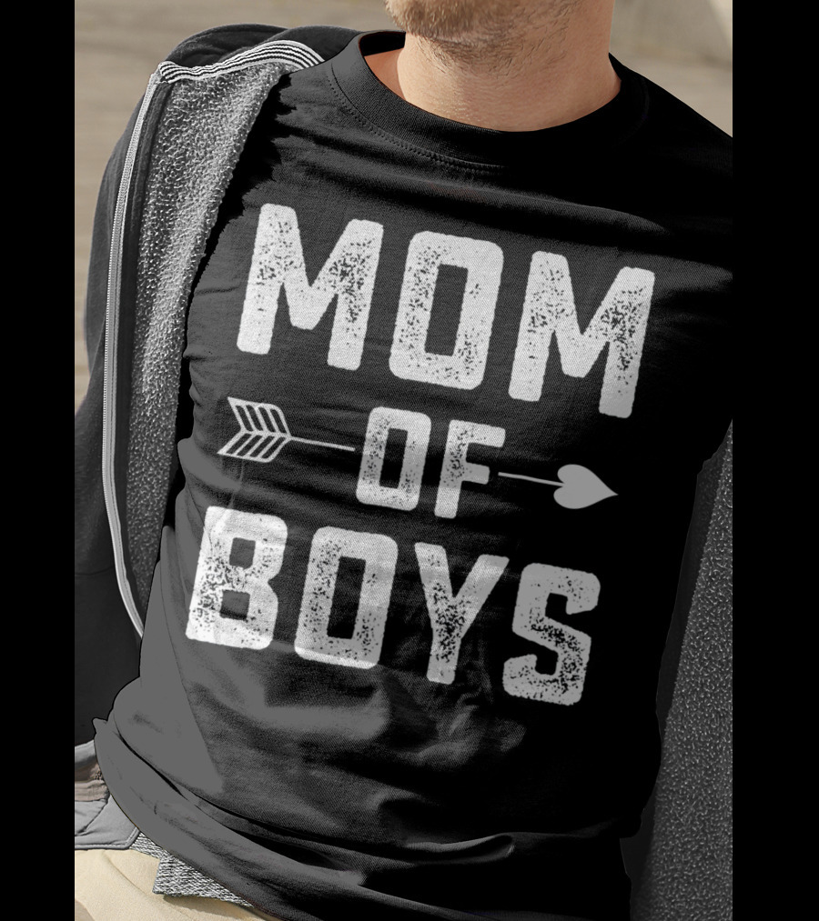 MOM OF BOYS Arrows Heart Rustic T-Shirt
