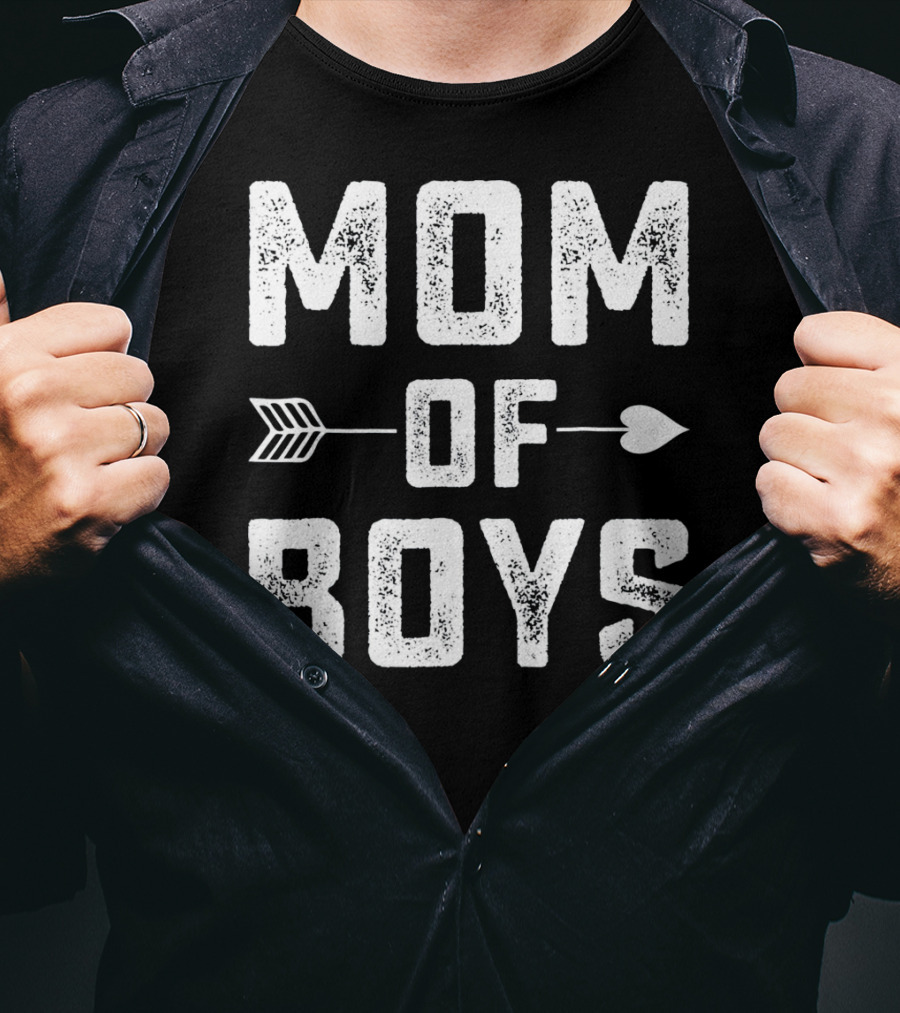 MOM OF BOYS Arrows Heart Rustic T-Shirt