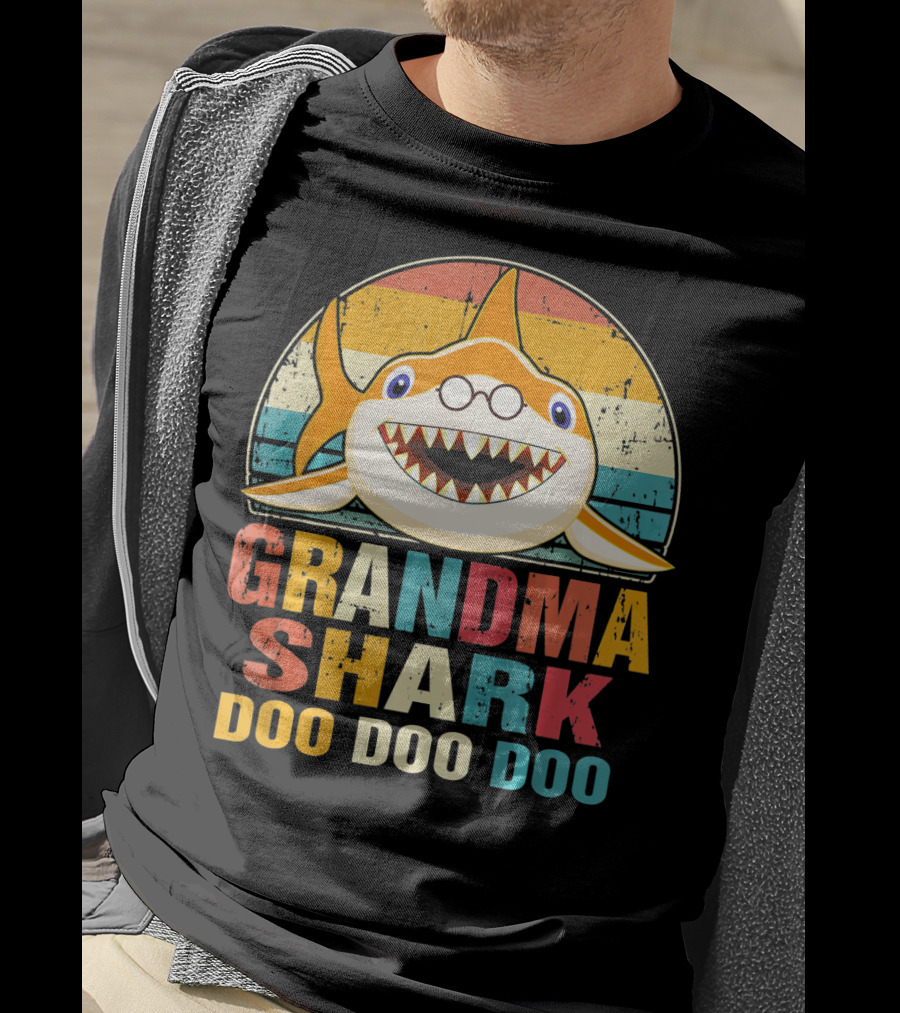 Grandma Shark Doo Doo Doo Retro T-Shirt