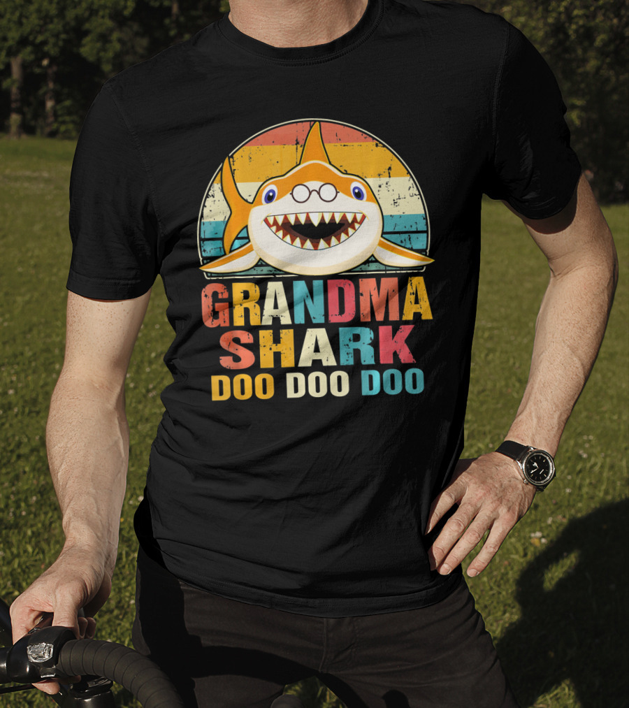 Grandma Shark Doo Doo Doo Retro T-Shirt
