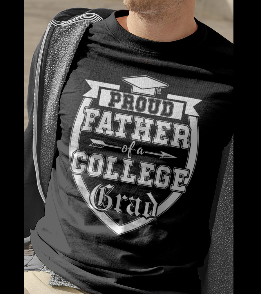 Proud Father Of A College Grad Graduation Cap Banner Badge T-Shirt