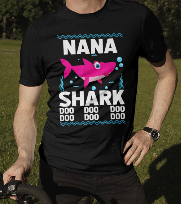 Nana Shark Doo Doo Pink Cartoon With Bubbles T-Shirt