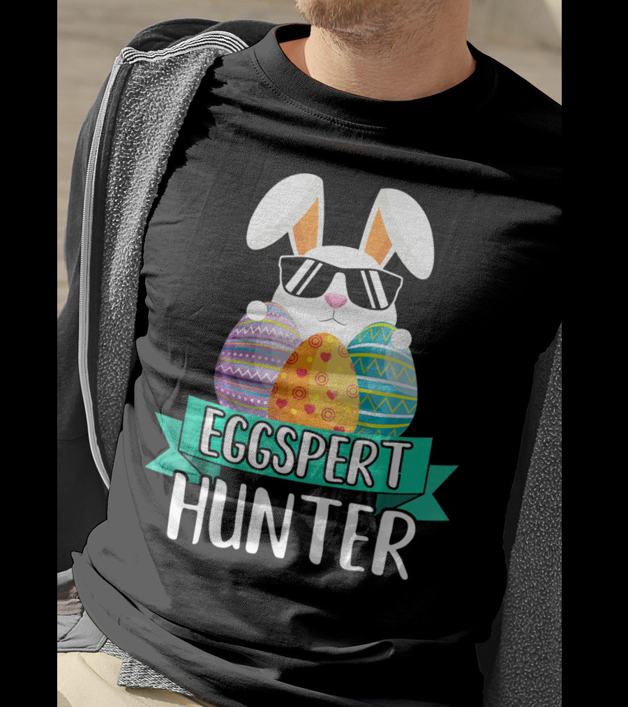 Eggspert Hunter Cool Bunny Easter Day T-Shirt