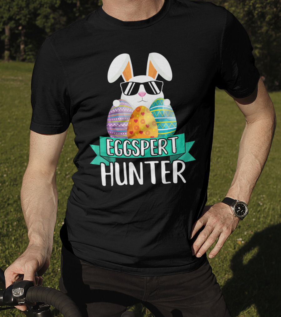 Eggspert Hunter Cool Bunny Easter Day T-Shirt