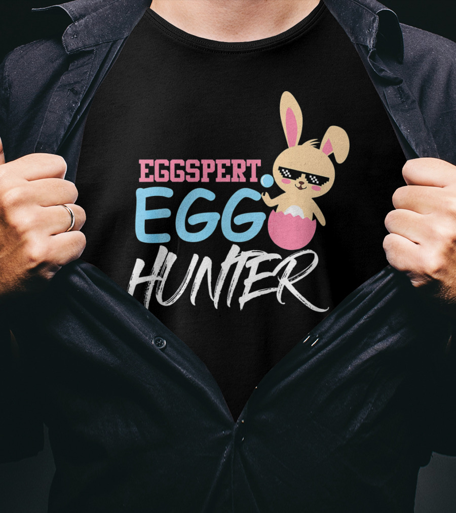 Eggspert Egg Hunter Bunny Sunglasses Easter Fun T-Shirt