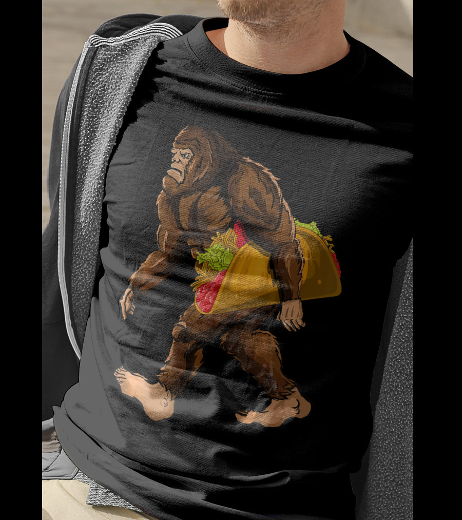 Funny Bigfoot Carrying Taco Cinco De Mayo Humor T-Shirt