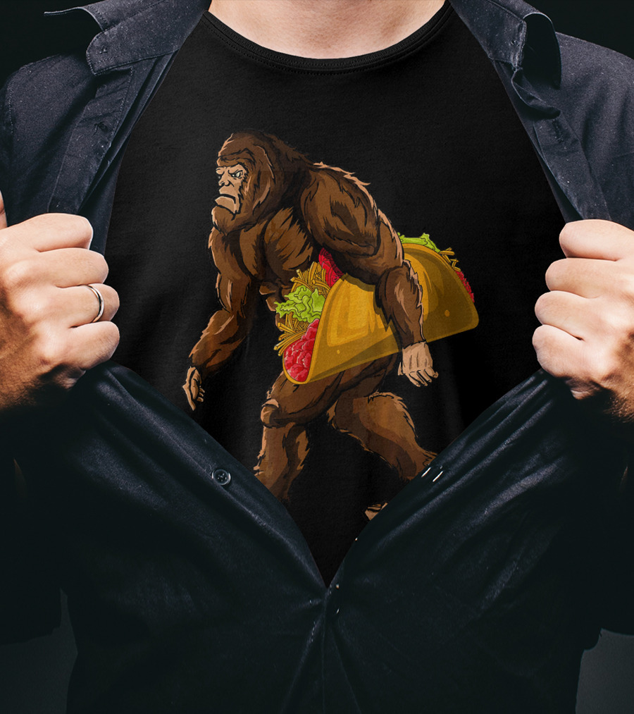 Funny Bigfoot Carrying Taco Cinco De Mayo Humor T-Shirt