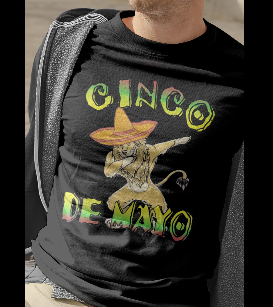 Cinco De Mayo King Of The Jungle Dabbing Lion With Sombrero T-Shirt