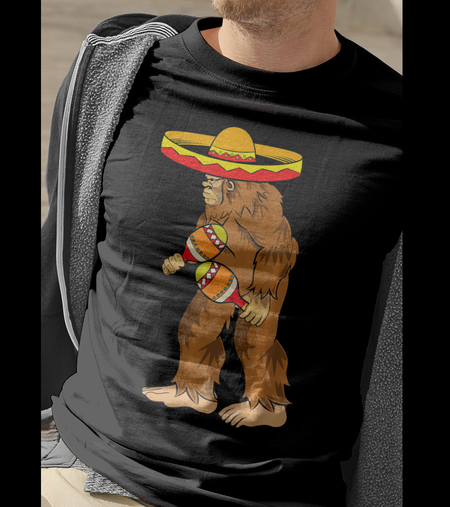 Bigfoot Sombrero Maracas Cinco De Mayo T-Shirt