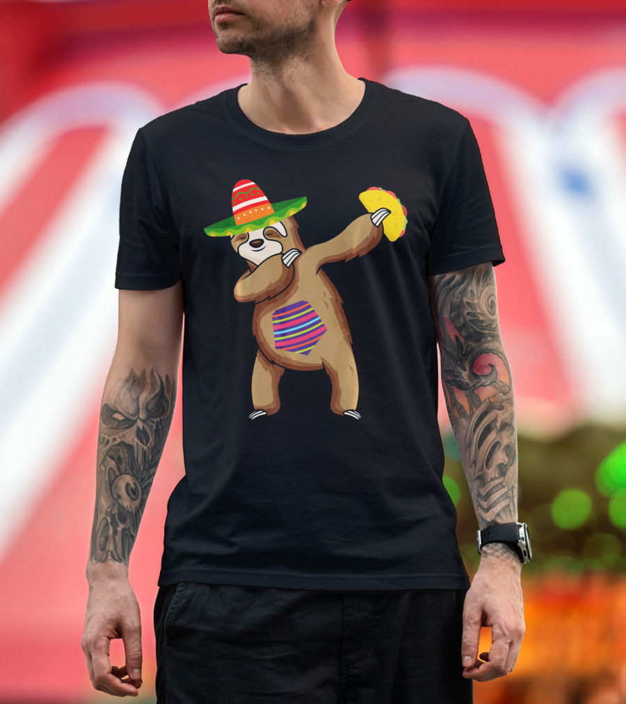 Sombrero Sloth Dabbing with Tacos for Cinco De Mayo T-Shirt