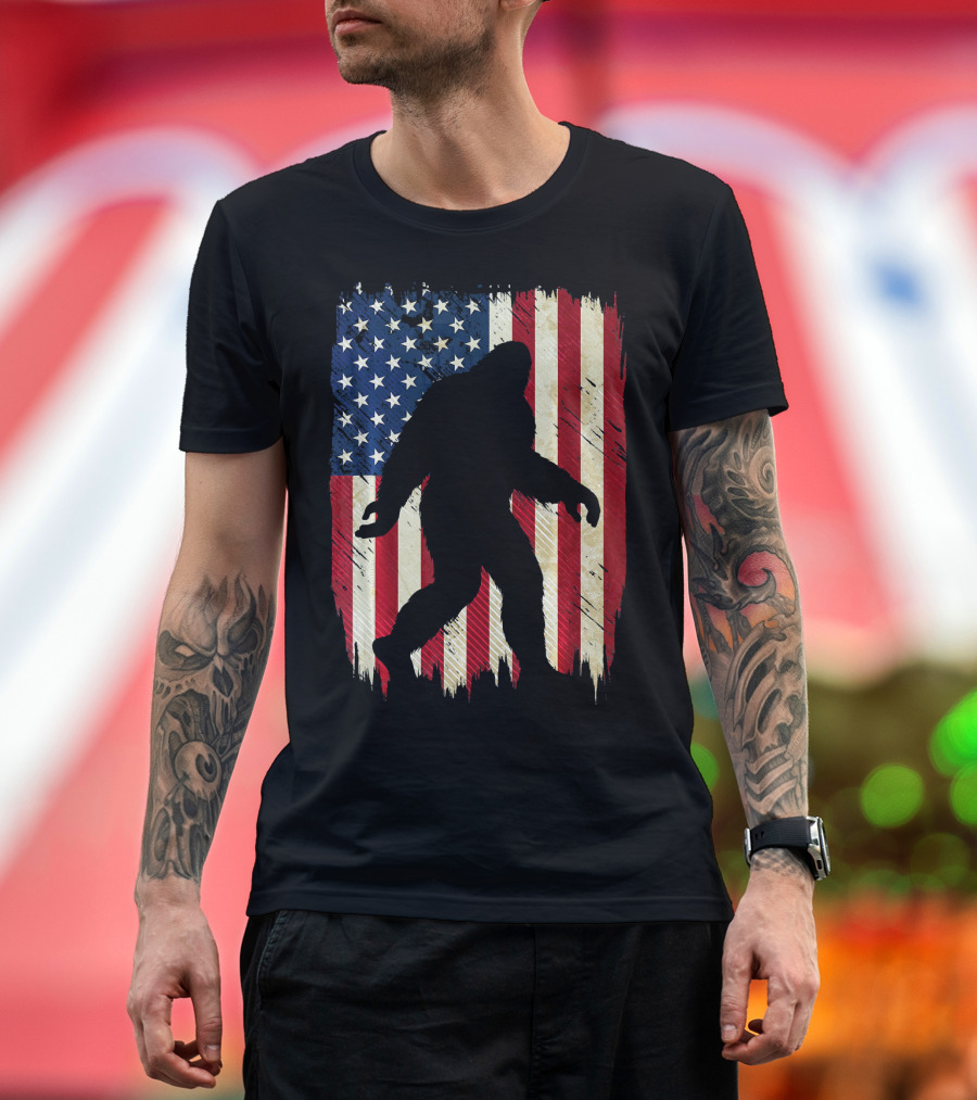 Bigfoot Sasquatch Silhouette Over American Flag USA T-Shirt