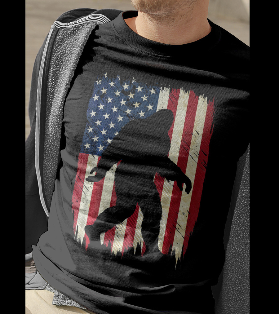 Bigfoot Sasquatch Silhouette Over American Flag USA T-Shirt