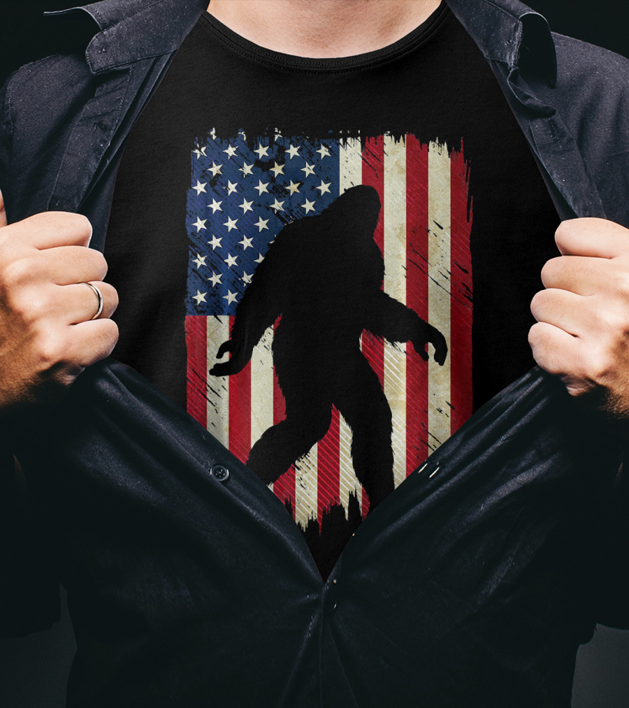 Bigfoot Sasquatch Silhouette Over American Flag USA T-Shirt