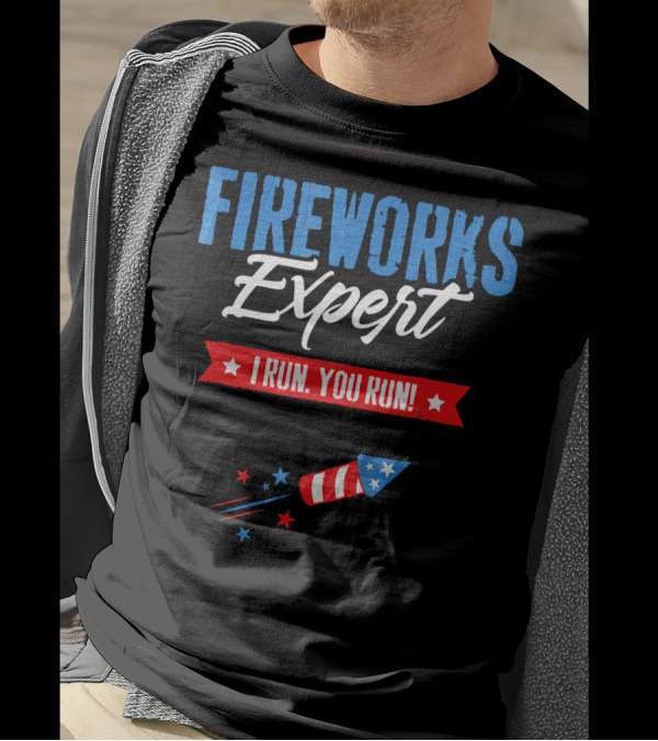 FIREWORKS EXPERT I RUN YOU RUN Rocket Stars Stripes Patriotic Humor T-Shirt